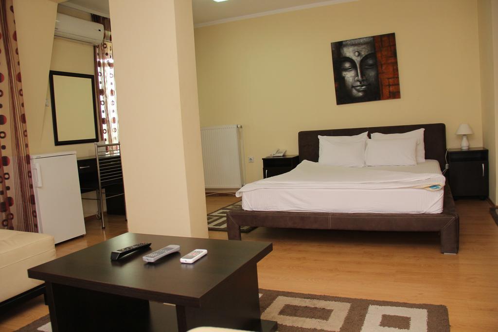 Ni Garni Hotel Rile Men חדר תמונה