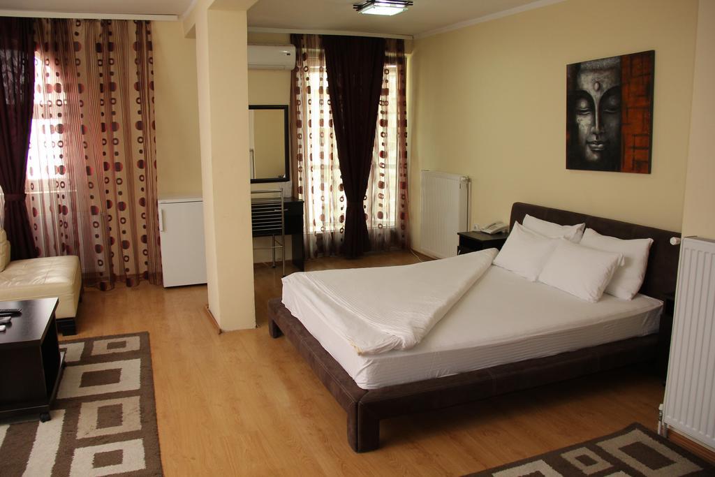 Ni Garni Hotel Rile Men חדר תמונה