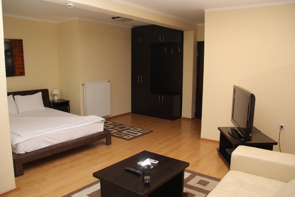 Ni Garni Hotel Rile Men חדר תמונה