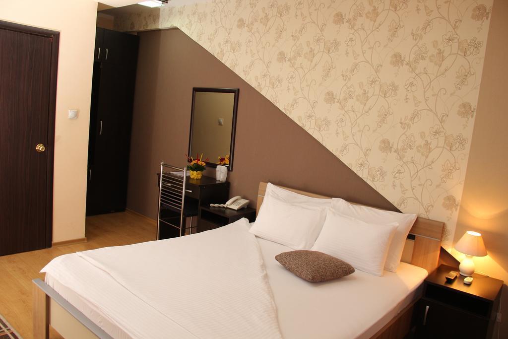 Ni Garni Hotel Rile Men חדר תמונה