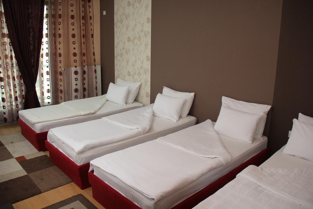 Ni Garni Hotel Rile Men חדר תמונה