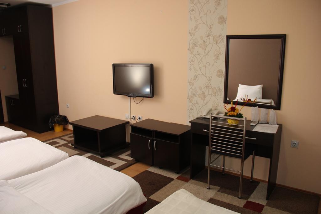 Ni Garni Hotel Rile Men חדר תמונה