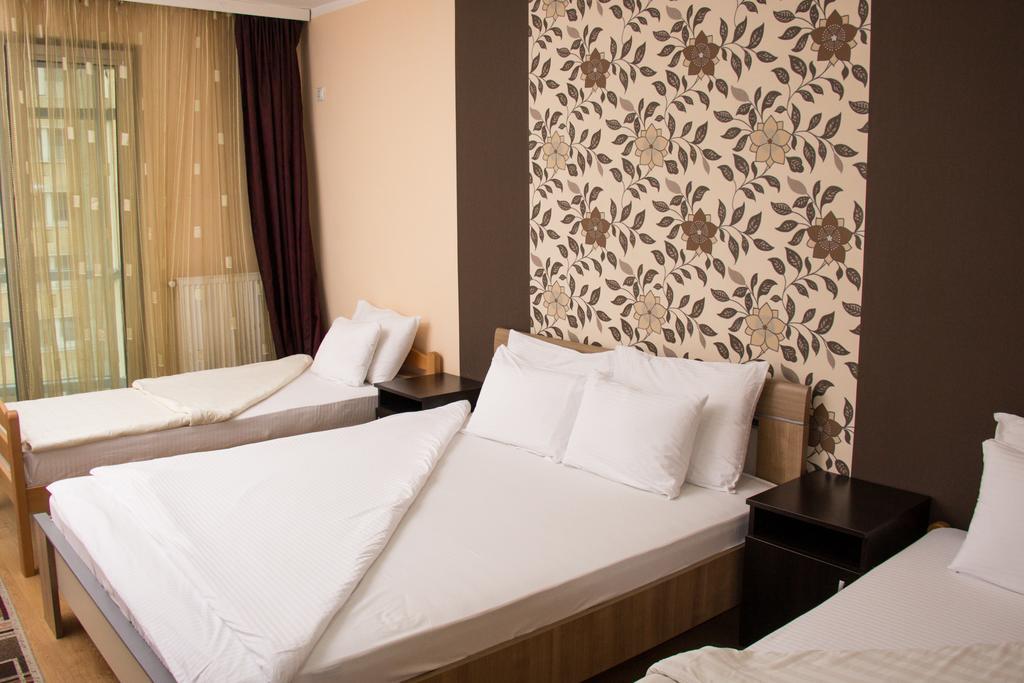 Ni Garni Hotel Rile Men חדר תמונה