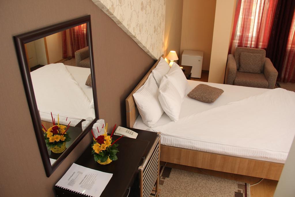 Ni Garni Hotel Rile Men חדר תמונה