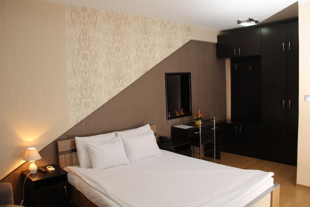 Ni Garni Hotel Rile Men חדר תמונה