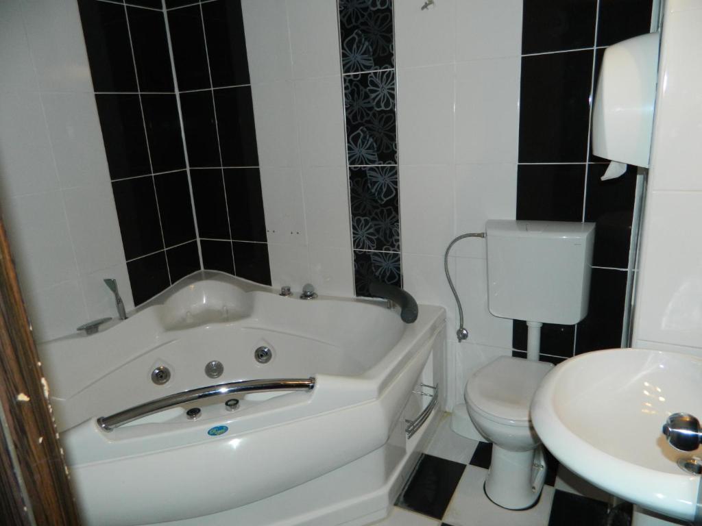 Ni Garni Hotel Rile Men חדר תמונה