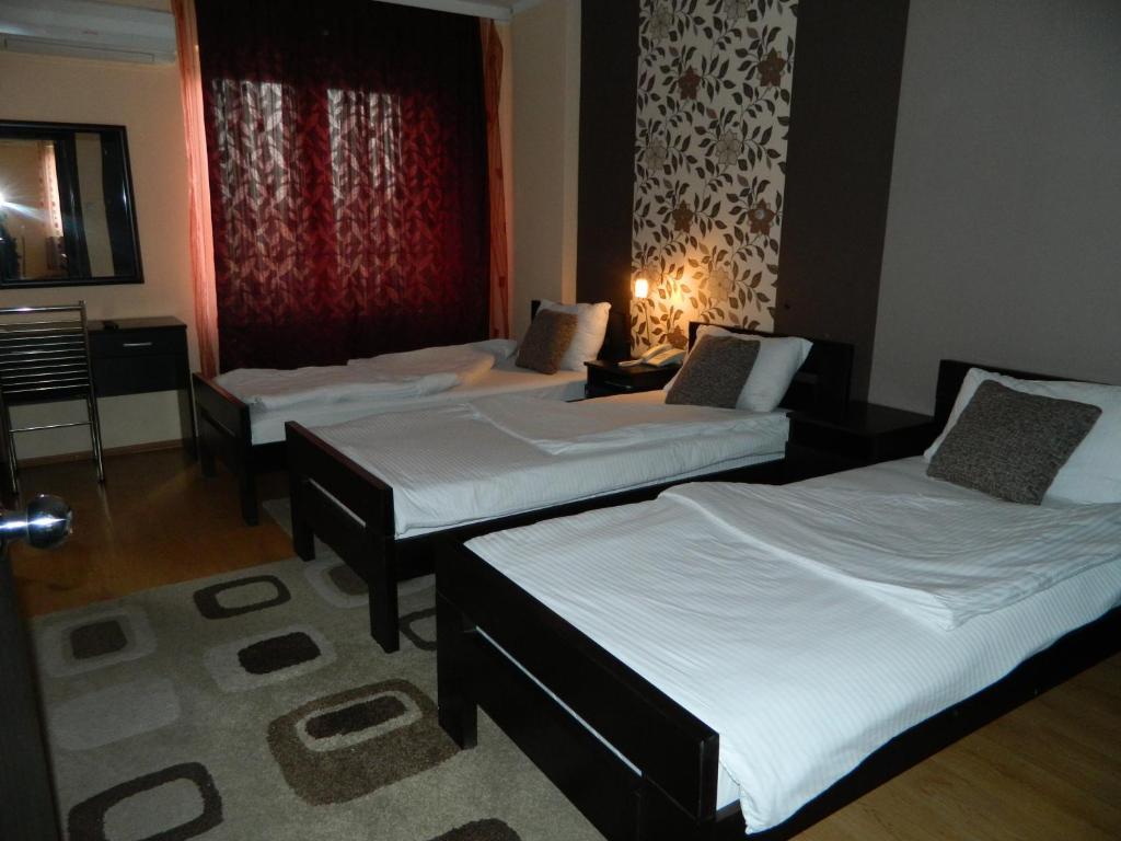 Ni Garni Hotel Rile Men חדר תמונה
