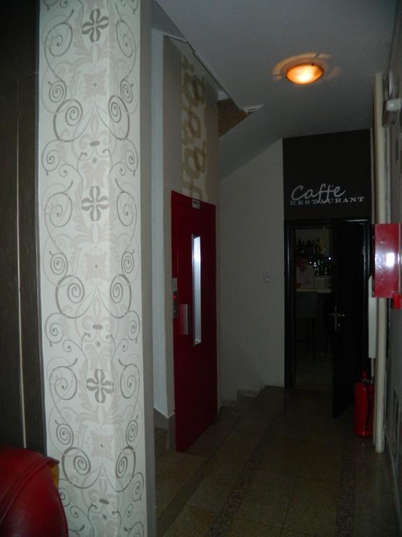 Ni Garni Hotel Rile Men מראה חיצוני תמונה